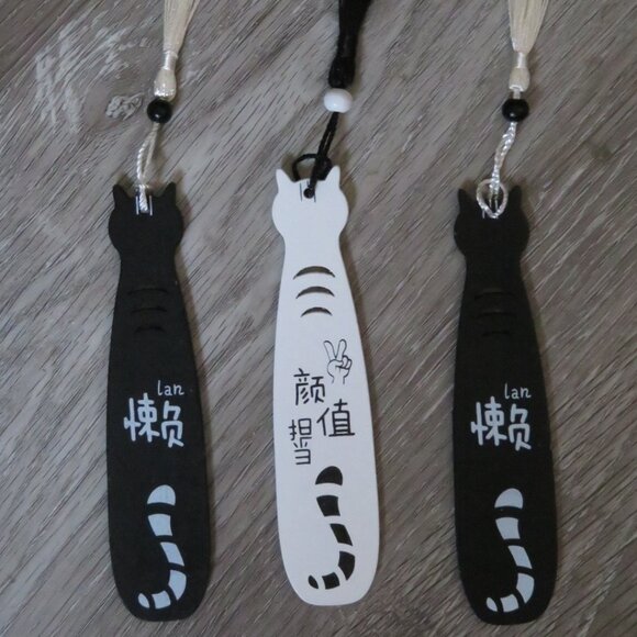 Set of 4 Wooden Cat Shape Bookmarks Chinese Writing (B318) - Picture 3 of 7